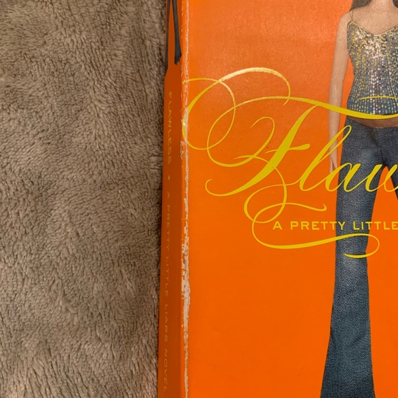 Pretty Little Liars Flawless Book - Picture 2 of 3